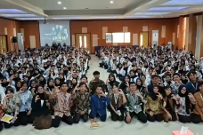 Sharing di Unesa Surabaya,...
