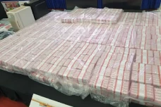 Bareskrim Pamerkan Tumpukan...