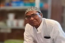 Pengasuh Pesantren Sarang...