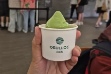 Menyeruput Matcha di...