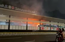 Demo Terus Berlanjut,...