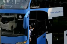 Transjakarta Mulai Beroperasi...