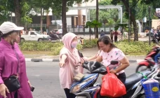 Gas Air Mata Masih Menyengat...