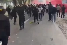 Bentrokan Pecah, Polres...