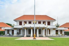 Sejarah Gedung Grahadi:...