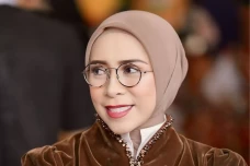 Melly Goeslaw Curhat...