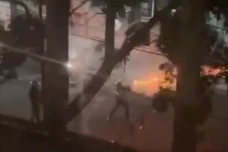 Aparat Tembakkan Gas...