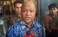 4 Jam Diperiksa KPK,...