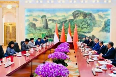 Lakukan Pertemuan Bilateral,...