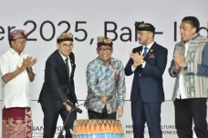 Buka Konferensi Internasional...