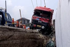 12 Kendaraan Terlibat...
