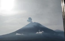 Gunung Semeru Erupsi...
