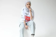 Profil Diva Aurel, Pelantun...