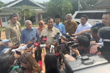 Kursi Menko Polkam dan...
