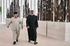 Dari Qatar, Prabowo...