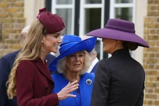 Ratu Camilla Usir Kate...