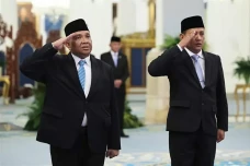 Jadi Wamenaker Menggantikan...