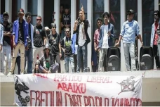 Badai Demonstrasi Juga...