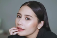 Prilly Latuconsina Sentil...