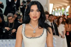 Dua Lipa Pecat Manajer...