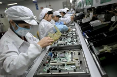 Mengapa iPhone Diproduksi...