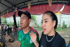 Azia Riza Ngakak Diajarin...
