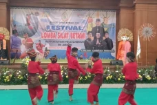 Rebutkan Piala Gubernur...