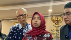 Istri Arya Daru Tepis...