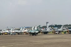 Puluhan Pesawat Tempur...