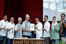 Pilih Ketua Umum Baru,...