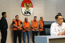 Deretan 21 Orang Tersangka...