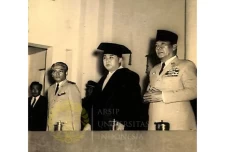 Fakta Sejarah, Kakek...