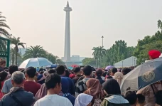 Antrean Panjang, Warga...