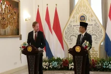 Menlu Belanda Minta...