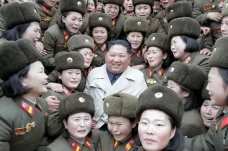 Kim Jong-un Larang Wanita...