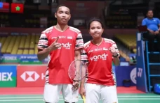 Bungkam Tuan Rumah,...
