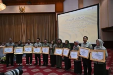 Raih Penghargaan, Pusat...