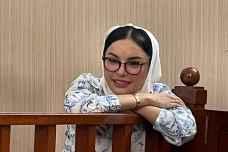 Lebih Religius, Nikita...