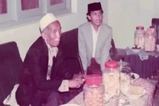 KH Mahrus Aly, Ulama...