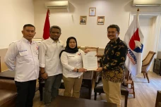 Serahkan SK Ketua DPD,...