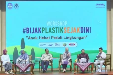 Generasi Bijak Plastik:...