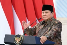 Prabowo: Gaji Naik 280%,...
