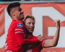 Kapten FC Twente Pasang...