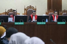 KY Periksa Hakim yang...