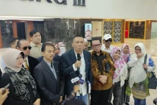 Dokter Tifa Dorong Buku...
