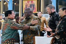 Batik Jadi Lambang Kehangatan...