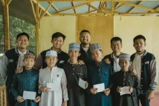 22 Pondok Pesantren...