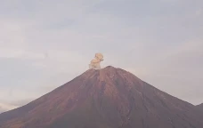 Gunung Semeru Erupsi...