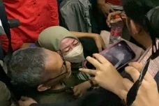 Pingsan saat Dengar...