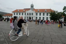 Soal Pemindahan IKJ...
